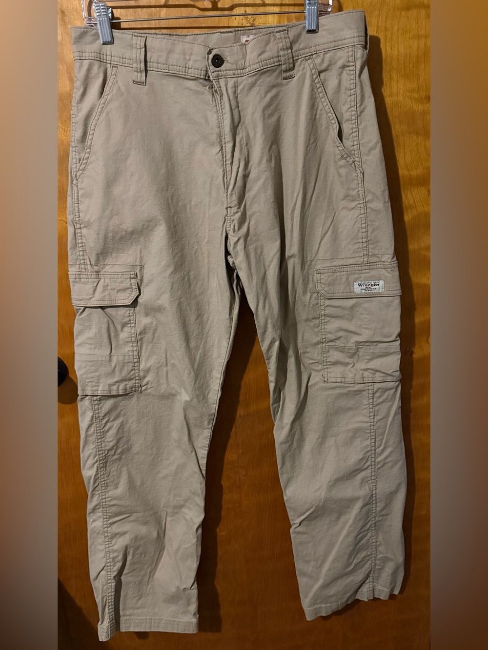 Wrangler Relaxed Fit Cargo Pants 32x30 Khaki Tan Utility Workwear Hiking NWOT